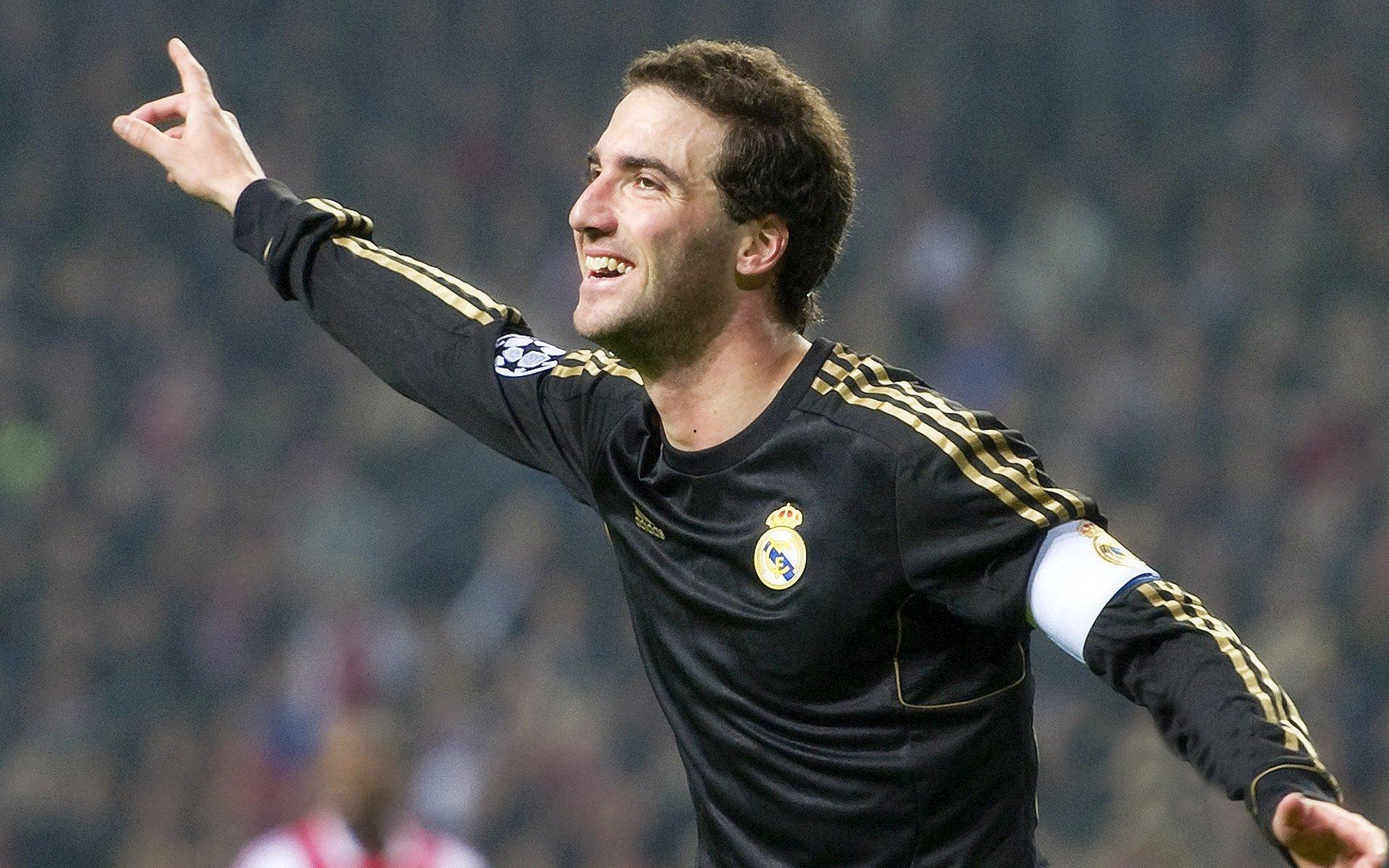 莫雷托直播揭秘米兰转会动态，新援敲定、核心续约与未来计划全解析