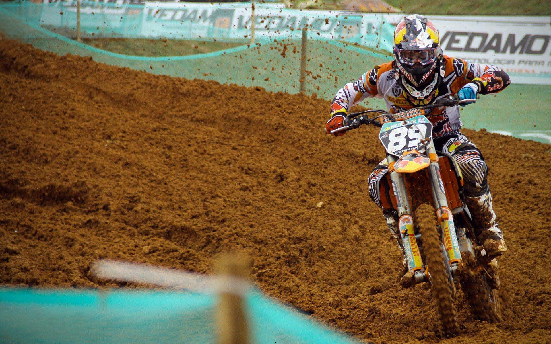 篮球战术的争议，杰克逊称詹姆斯是伟大球员，但拒绝在最后一攻选择他